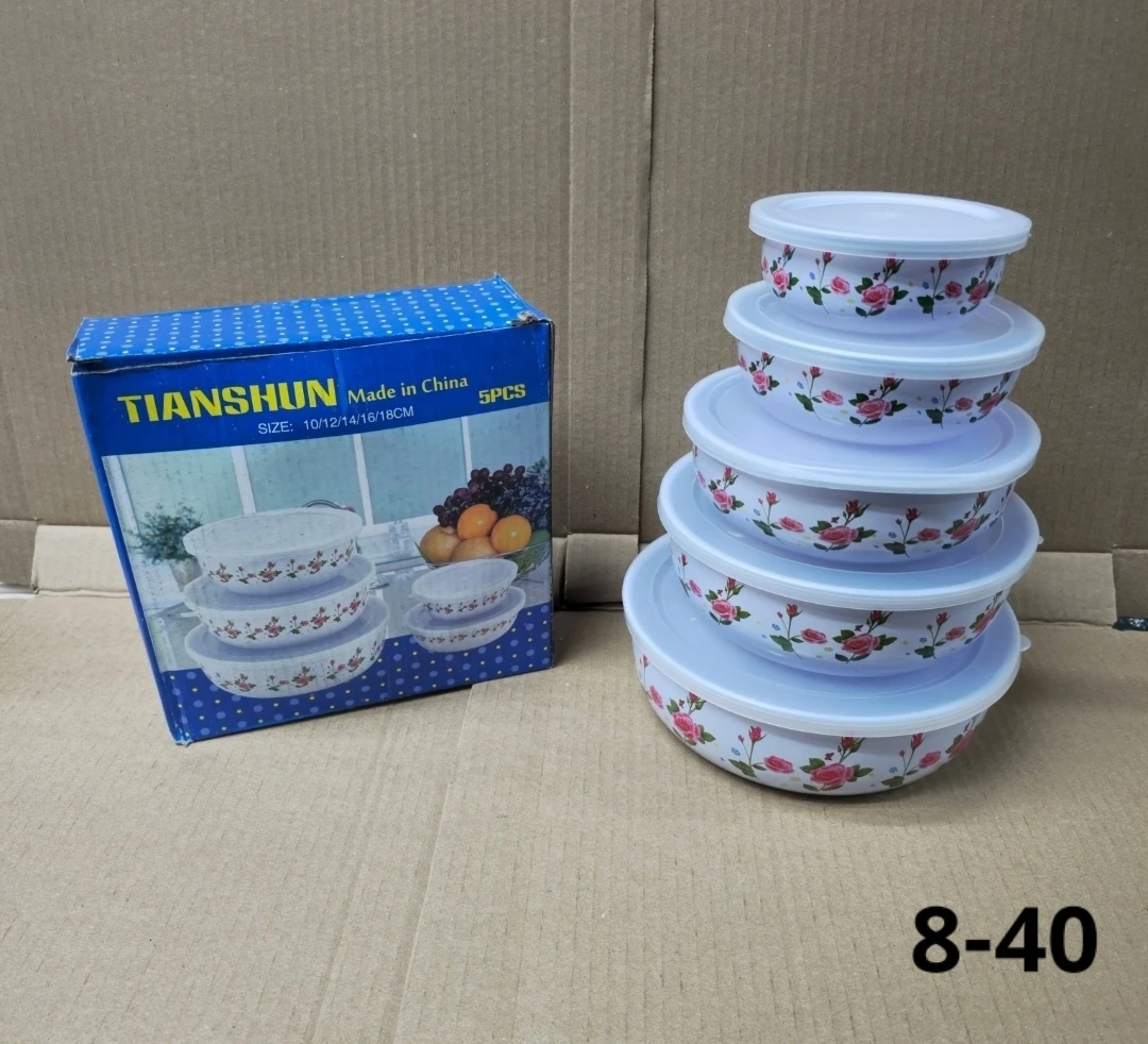 Набор мисок с пластиковыми крышками
